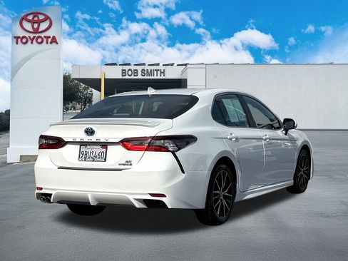 Certified 2022 Toyota Camry SE image 6
