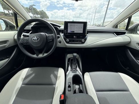 Used 2025 Toyota Corolla LE w/ Convenience Package image 19