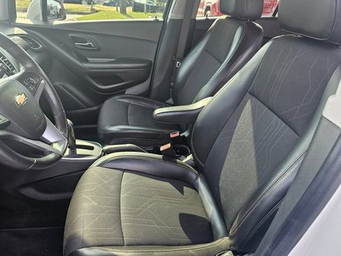 Used 2021 Chevrolet Trax LT w/ LT Convenience Package FWD image 14
