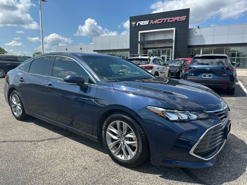 Used 2019 Toyota Avalon XLE FWD image 2
