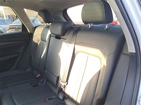 Used 2021 Audi Q5 e Premium Plus w/ Premium Plus Package image 12
