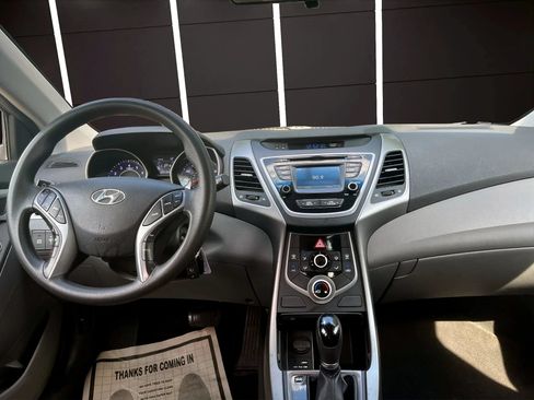 Used 2016 Hyundai Elantra SE w/ Option Group 02 FWD image 16