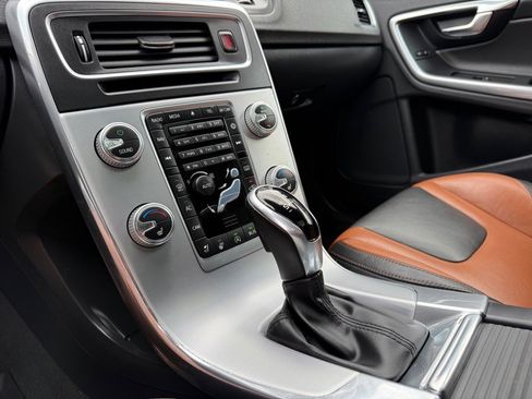 Used 2018 Volvo V60 T5 Cross Country w/ Convenience Package image 29