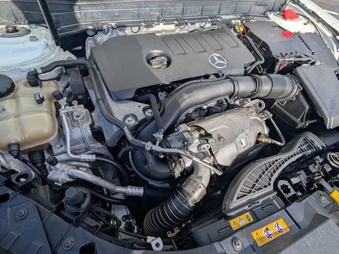 Used 2020 Mercedes-Benz GLB 250 image 16