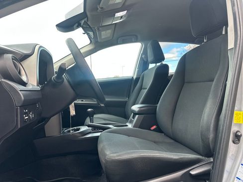 Used 2018 Toyota RAV4 LE image 3
