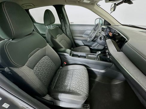 Used 2025 Nissan Kicks SV image 29