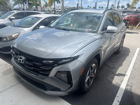 Certified 2025 Hyundai Tucson SEL FWD image 1