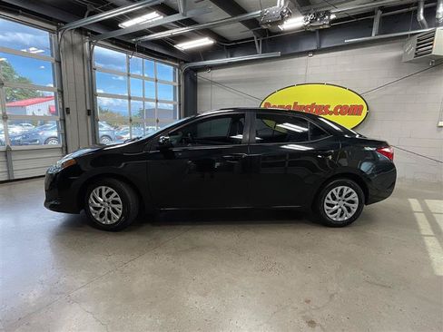 Used 2019 Toyota Corolla LE FWD image 2