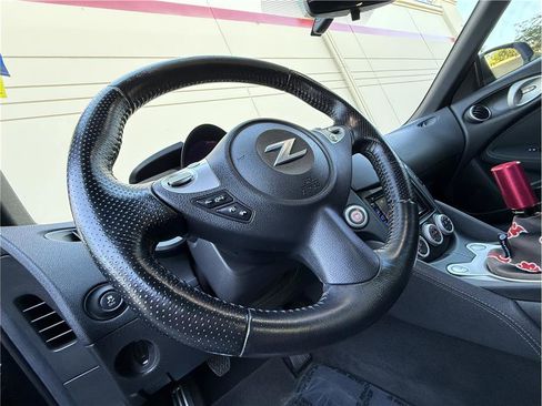 Used 2017 Nissan 370Z Coupe image 8