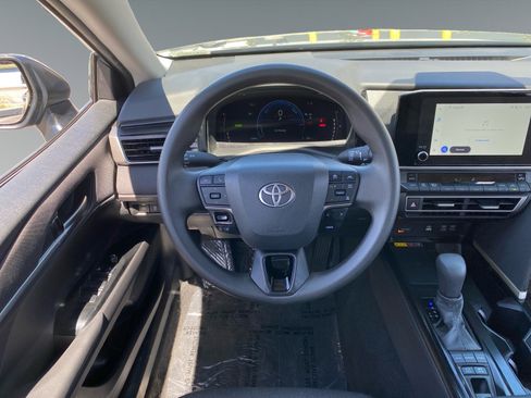 Used 2025 Toyota Camry LE w/ Convenience Package FWD image 12