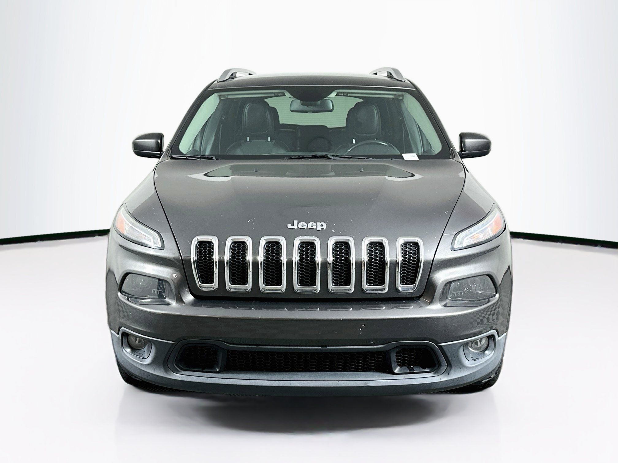 Used 2018 Jeep Cherokee Latitude Plus w/ Trailer Tow Group FWD image 2