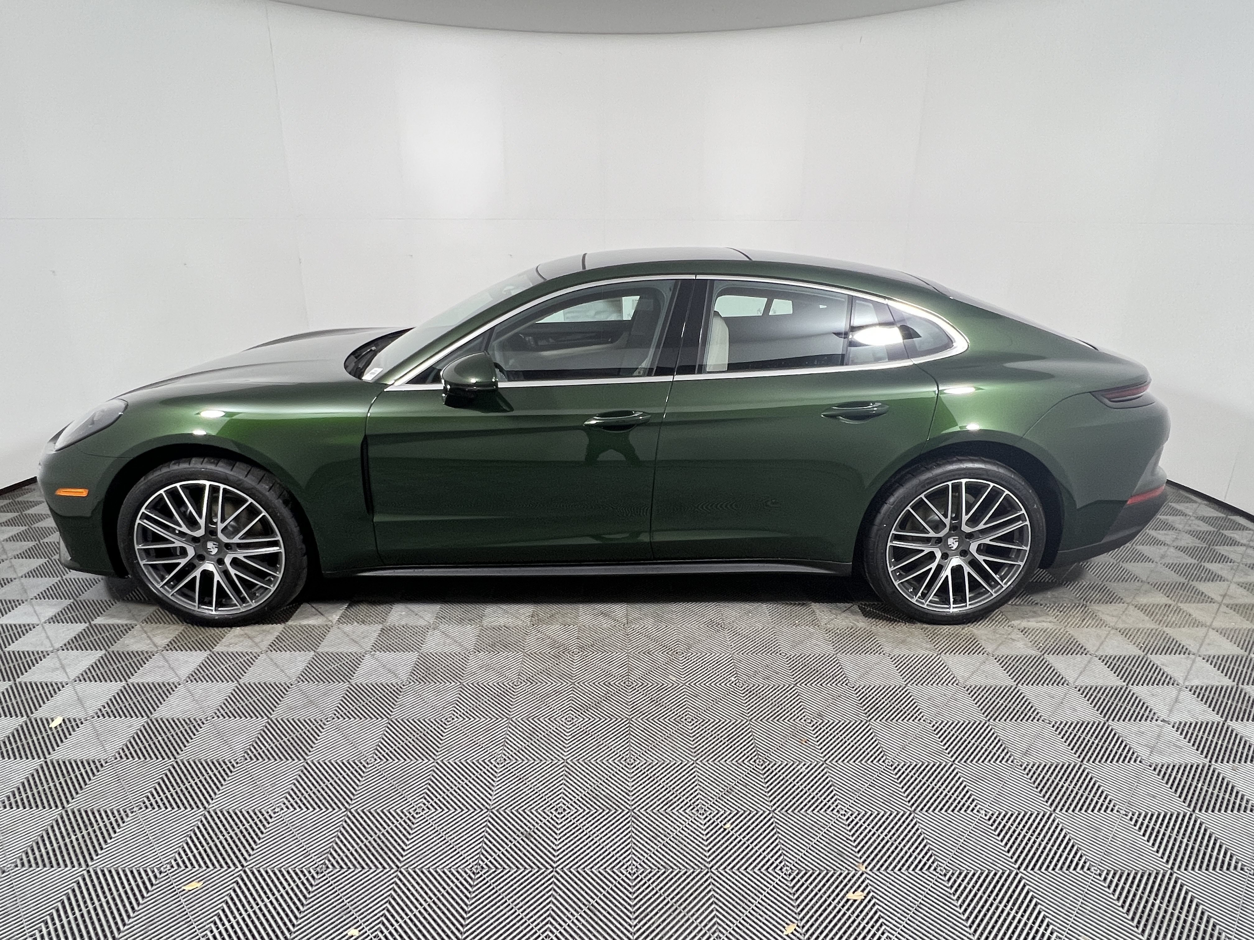 New 2026 Porsche Panamera RWD image 2