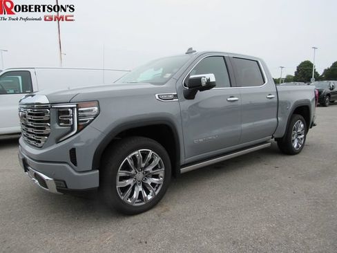 Used 2025 GMC Sierra 1500 Denali w/ Denali Reserve Package AWD/4WD image 1