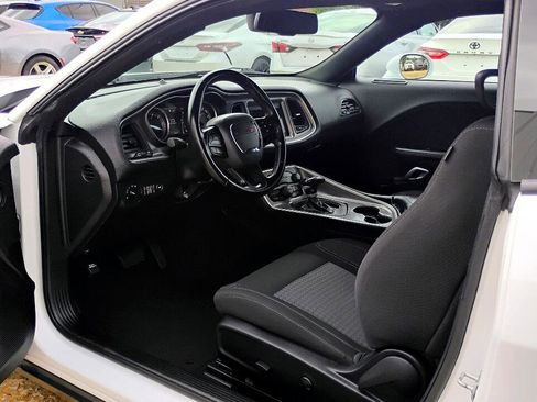 Used 2022 Dodge Challenger SXT image 12