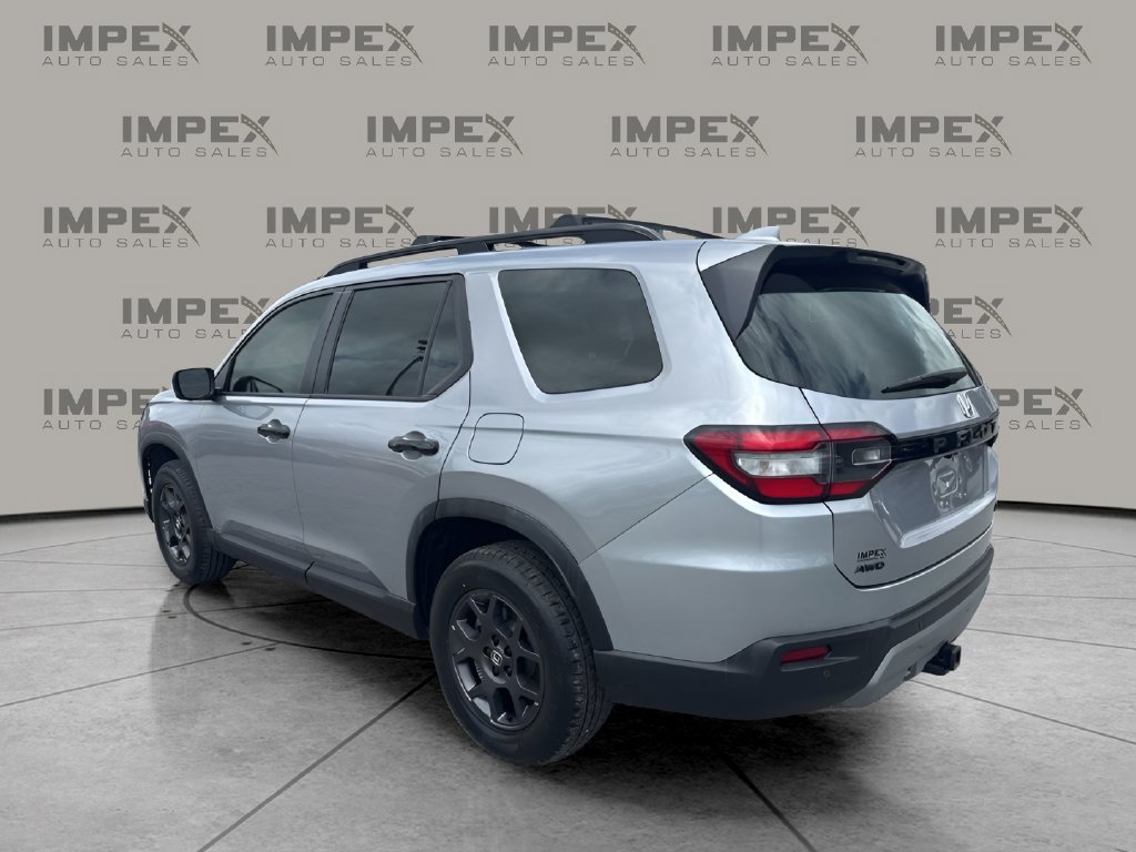 Used 2025 Honda Pilot TrailSport image 3