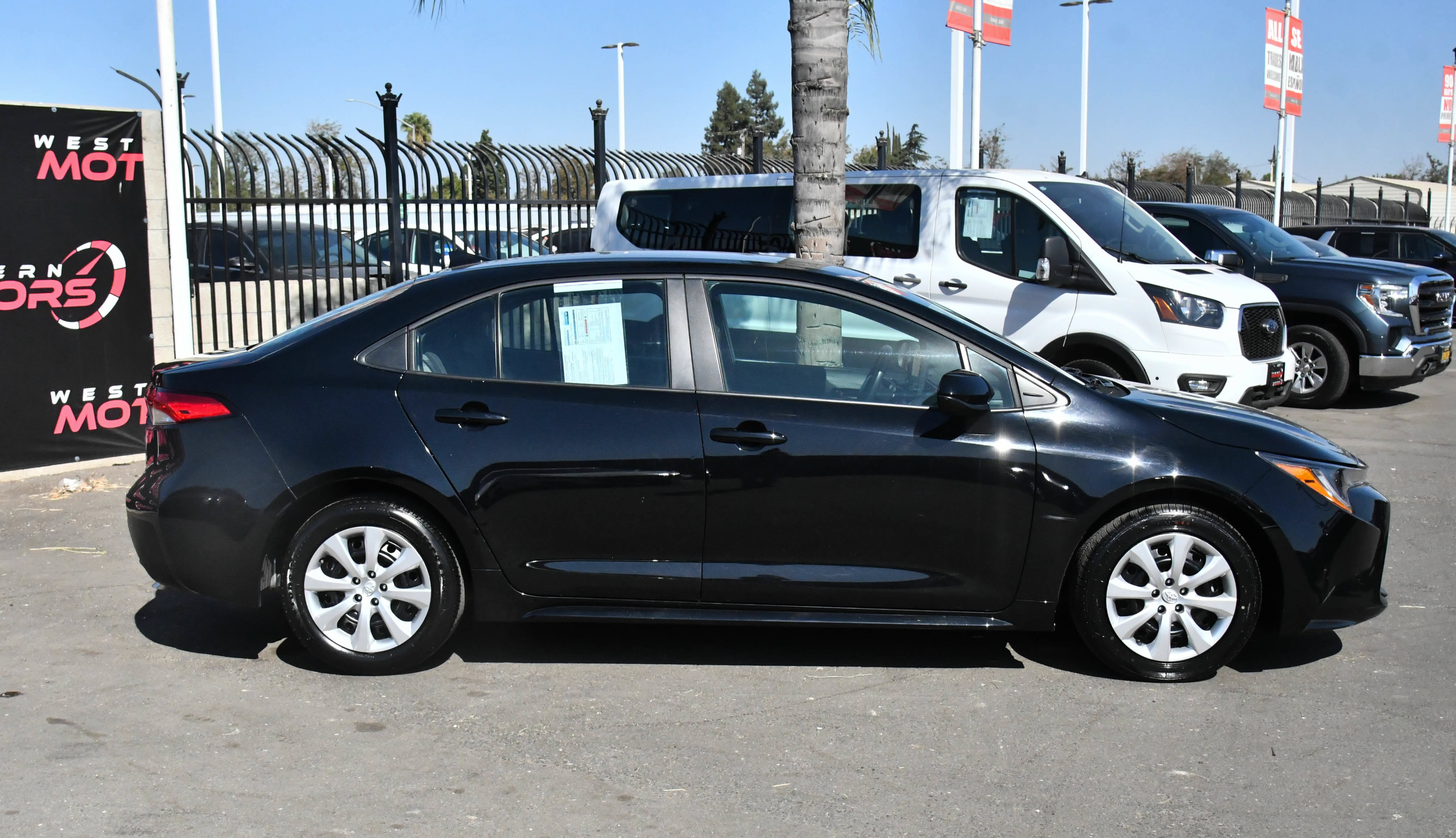 Used 2025 Toyota Corolla LE FWD image 9