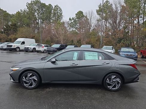 New 2026 Hyundai Elantra Limited FWD image 17