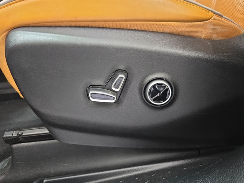 Used 2021 Chrysler Pacifica Pinnacle FWD image 28