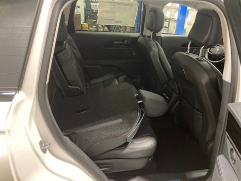 Used 2026 Lincoln Nautilus Premier w/ Equipment Group 102A image 8