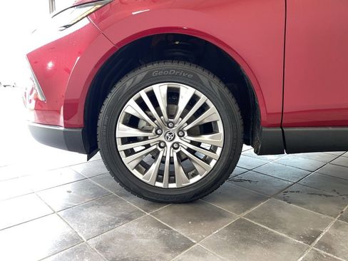 Used 2021 Toyota Venza XLE w/ Softex Package image 15