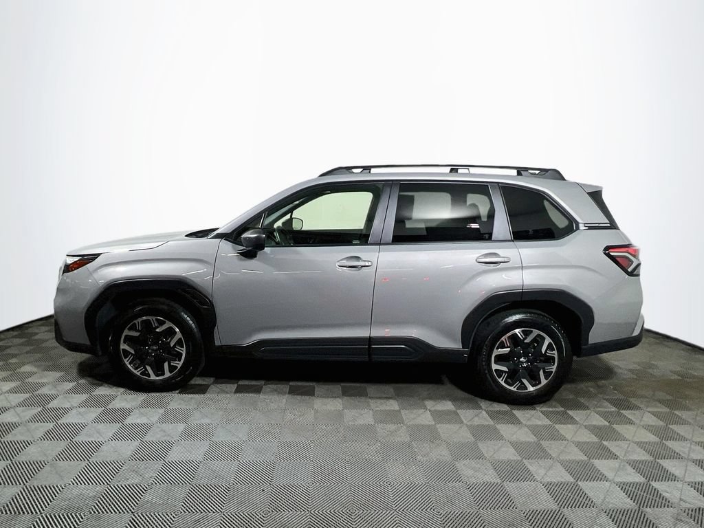 Used 2025 Subaru Forester Premium AWD/4WD image 4