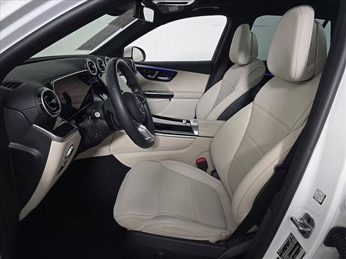 Used 2025 Mercedes-Benz GLC 350e 4MATIC image 5