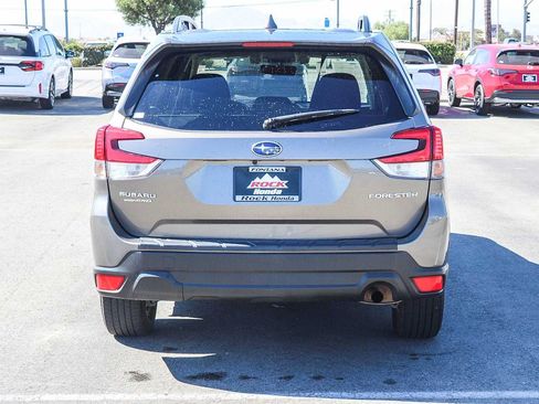 Used 2021 Subaru Forester Premium AWD/4WD image 7