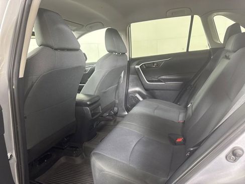 Used 2021 Toyota RAV4 LE image 12