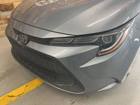 Used 2021 Toyota Corolla LE FWD image 3