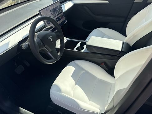 Used 2025 Tesla Model Y Long Range AWD/4WD image 2