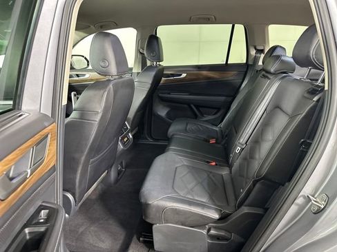 Used 2025 Volkswagen Atlas SE image 25