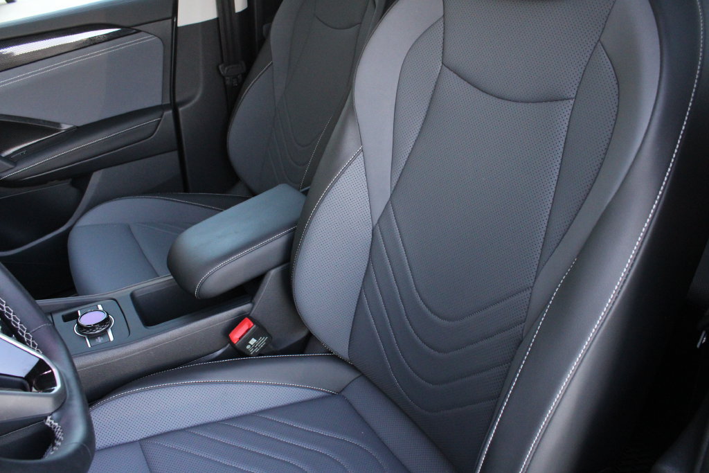 Used 2026 Volkswagen Tiguan SE AWD/4WD image 6