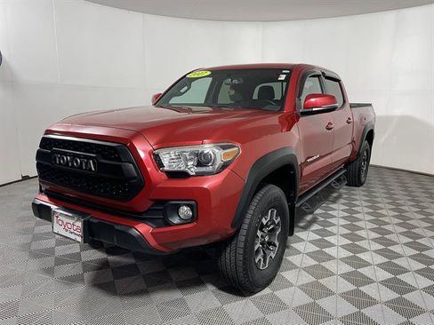 Used 2017 Toyota Tacoma TRD Off-Road w/ Premium & Technology Package AWD/4WD image 3