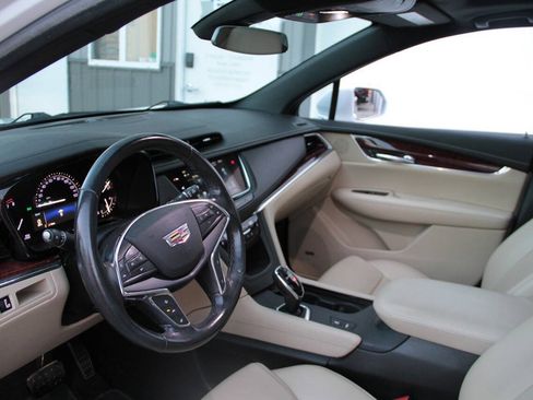 Used 2019 Cadillac XT5 Premium Luxury w/ Driver Assist Package FWD image 12