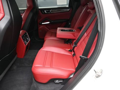 Certified 2022 Porsche Cayenne Turbo image 18