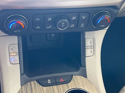 Used 2018 GMC Acadia Denali w/ Technology Package image 19