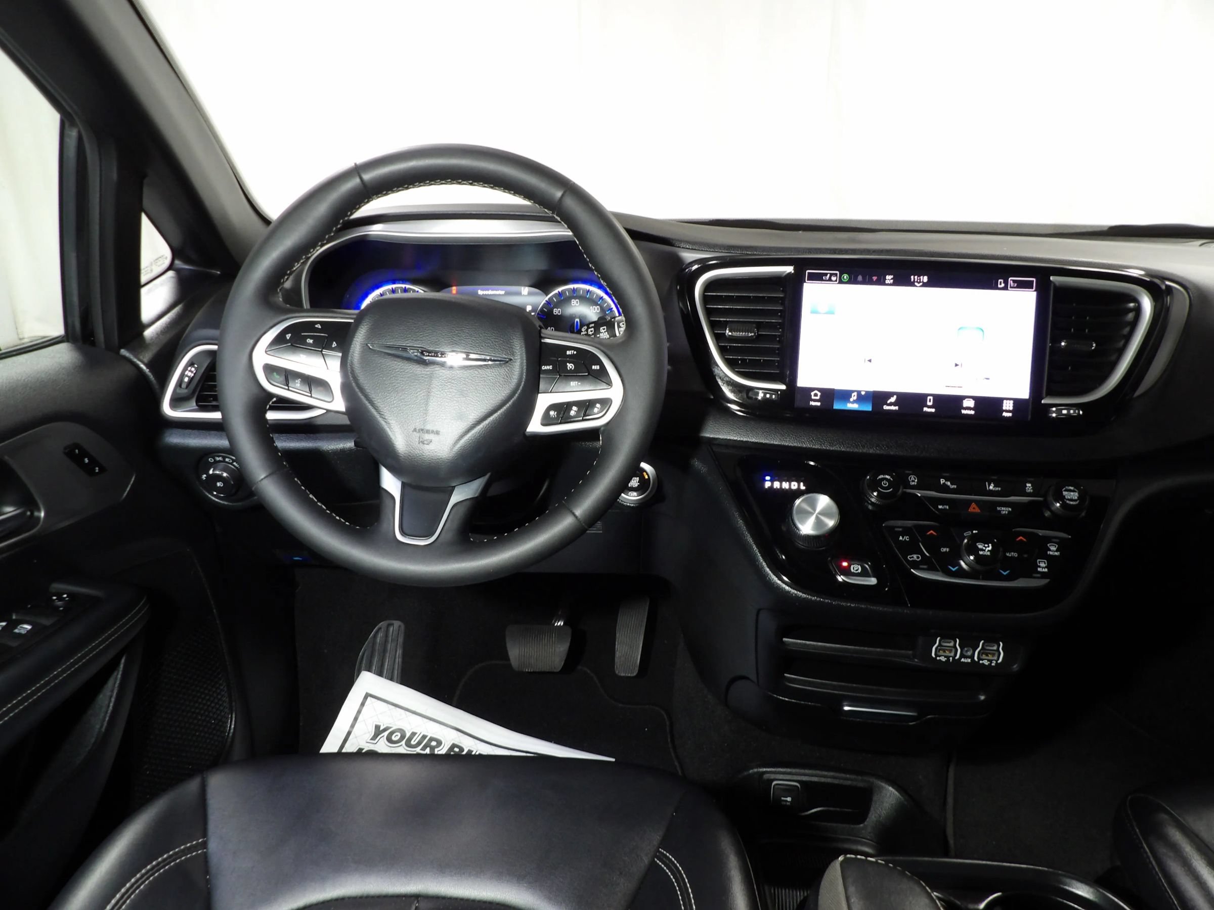 Used 2025 Chrysler Pacifica Select FWD image 18