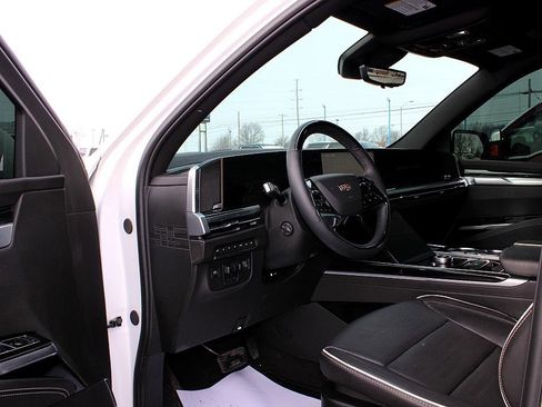 Used 2025 Cadillac Escalade Sport w/ Touring Package image 39