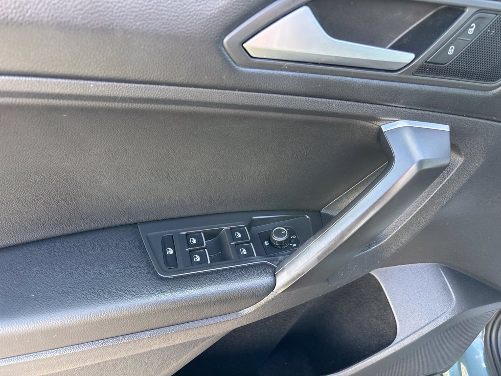 Used 2021 Volkswagen Tiguan SE w/ Panoramic Sunroof Package AWD/4WD image 17
