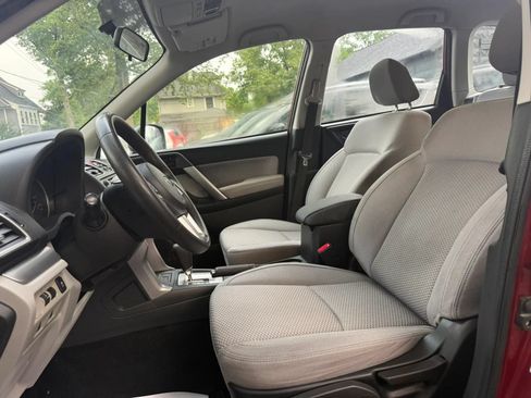 Used 2017 Subaru Forester 2.5i AWD/4WD image 8