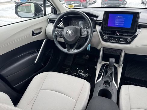 Used 2023 Toyota Corolla Cross L image 10