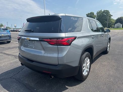 Used 2023 Chevrolet Traverse LS image 3