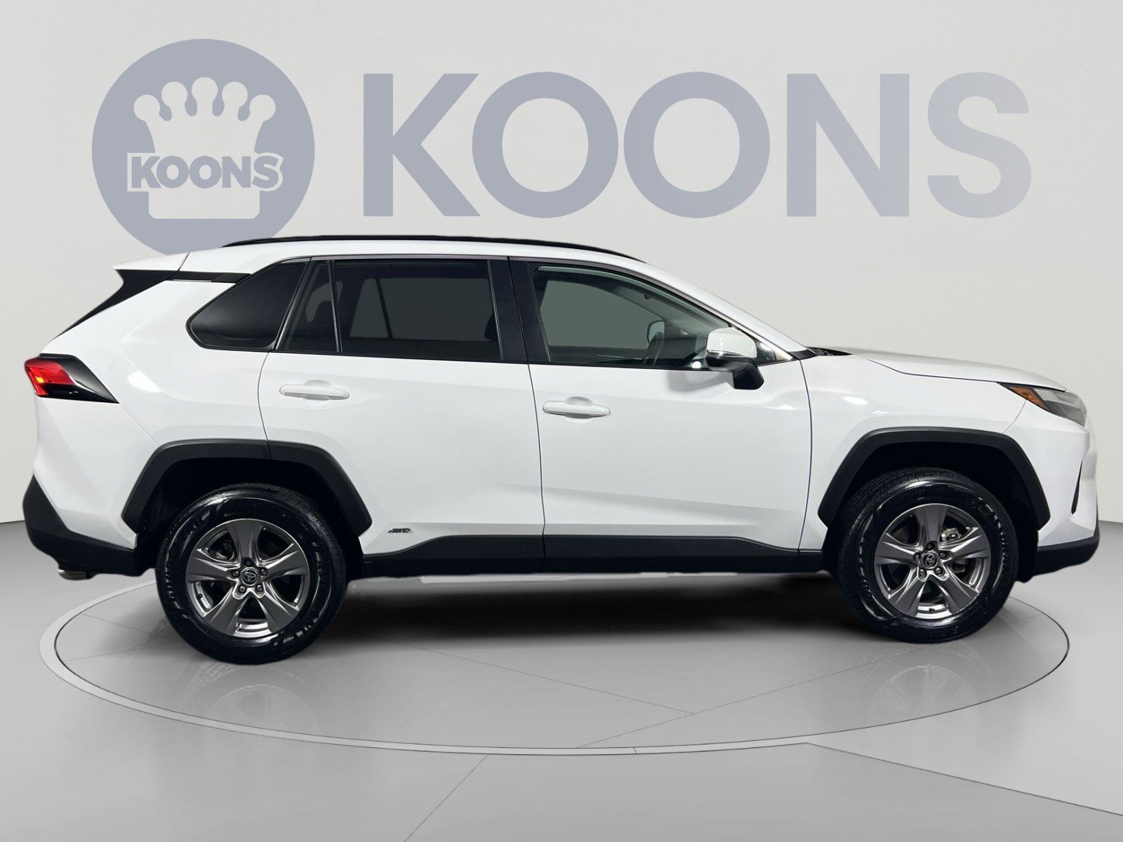 Used 2025 Toyota RAV4 XLE AWD/4WD image 8