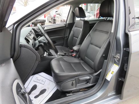 Used 2015 Volkswagen Golf S image 10