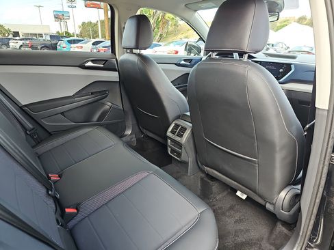 Certified 2023 Volkswagen Taos SE image 11