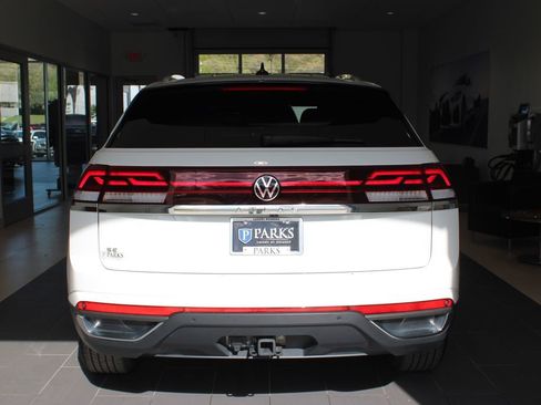 Used 2025 Volkswagen Atlas Cross Sport SE image 25