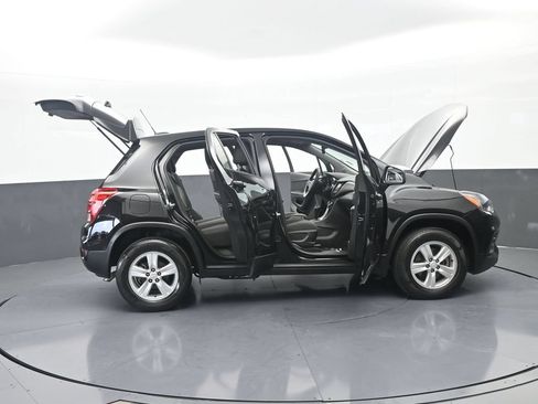 Used 2022 Chevrolet Trax LS w/ Tint and Cruise Package AWD/4WD image 56