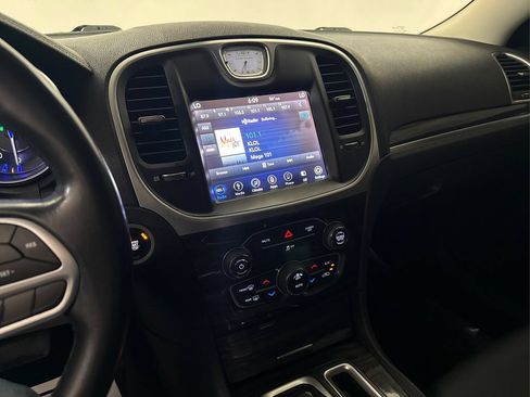 Used 2018 Chrysler 300 Touring w/ Driver Convenience Group RWD image 38