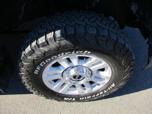 Used 2019 Ford F250 XLT w/ XLT Value Package image 15