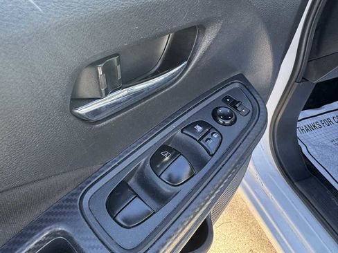 Used 2021 Nissan Versa SV image 11